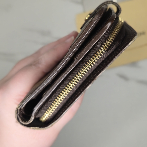 Louis Vuitton Damier Ebene Compact Wallet with Dust Bag - Picture 4 of 10